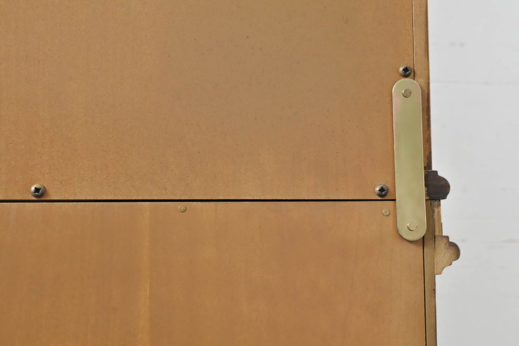 中古　美品　DREXEL HERITAGE(ドレクセルヘリテイジ)　TRYON MANOR(トライオンメナー)　格調高い佇まいが魅力の飾り棚(キャビネット、食器棚、収納棚)(R-061524)
