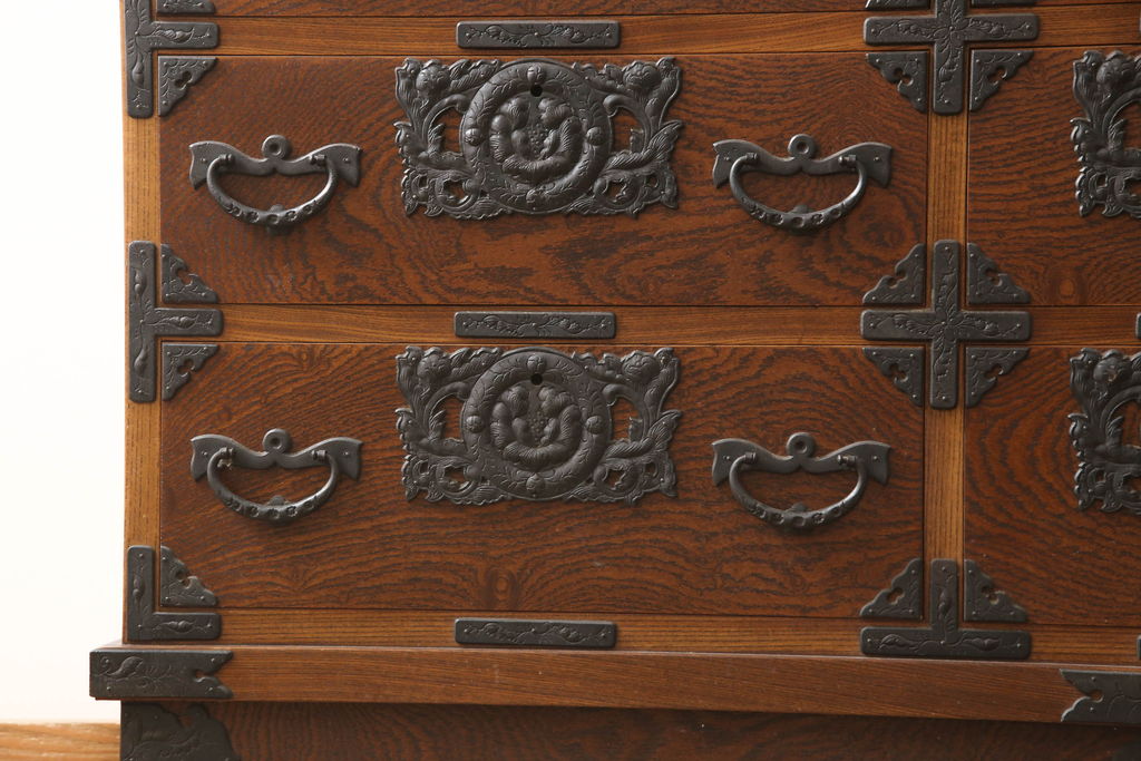 中古　岩谷堂箪笥　迫力のある金具が見事な衣装タンス(和タンス、衣装箪笥、収納箪笥、引き出し、サイドボード)(R-061743)