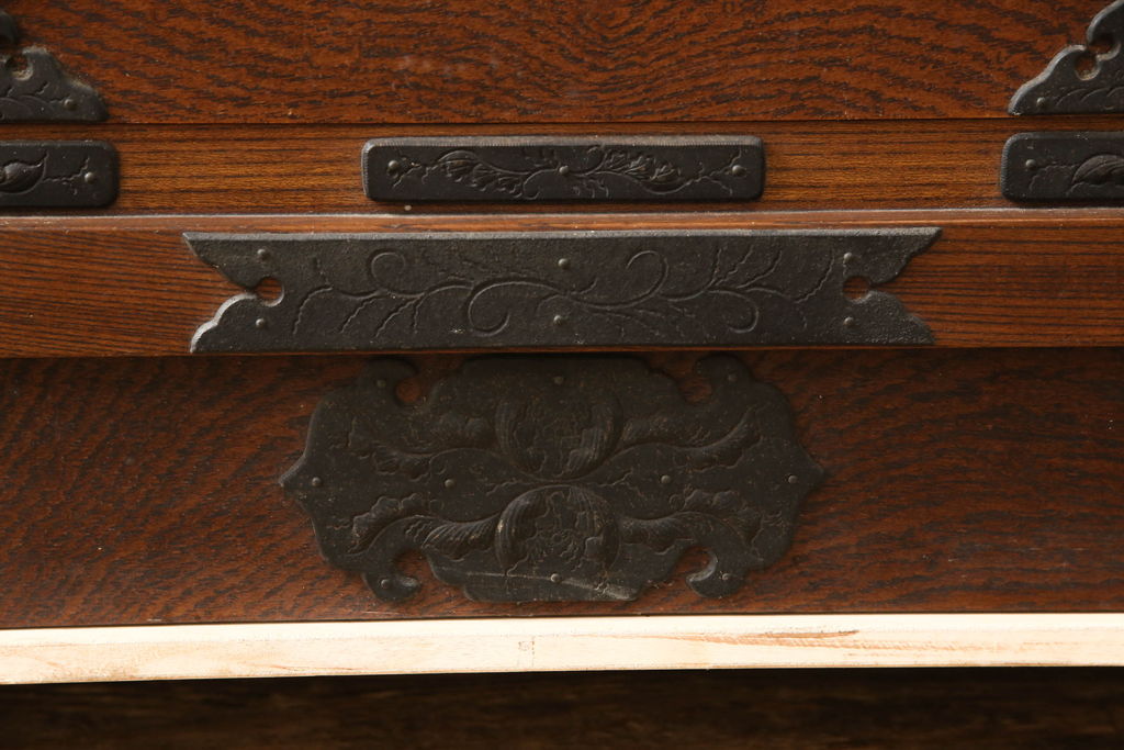 中古　岩谷堂箪笥　迫力のある金具が見事な衣装タンス(和タンス、衣装箪笥、収納箪笥、引き出し、サイドボード)(R-061743)