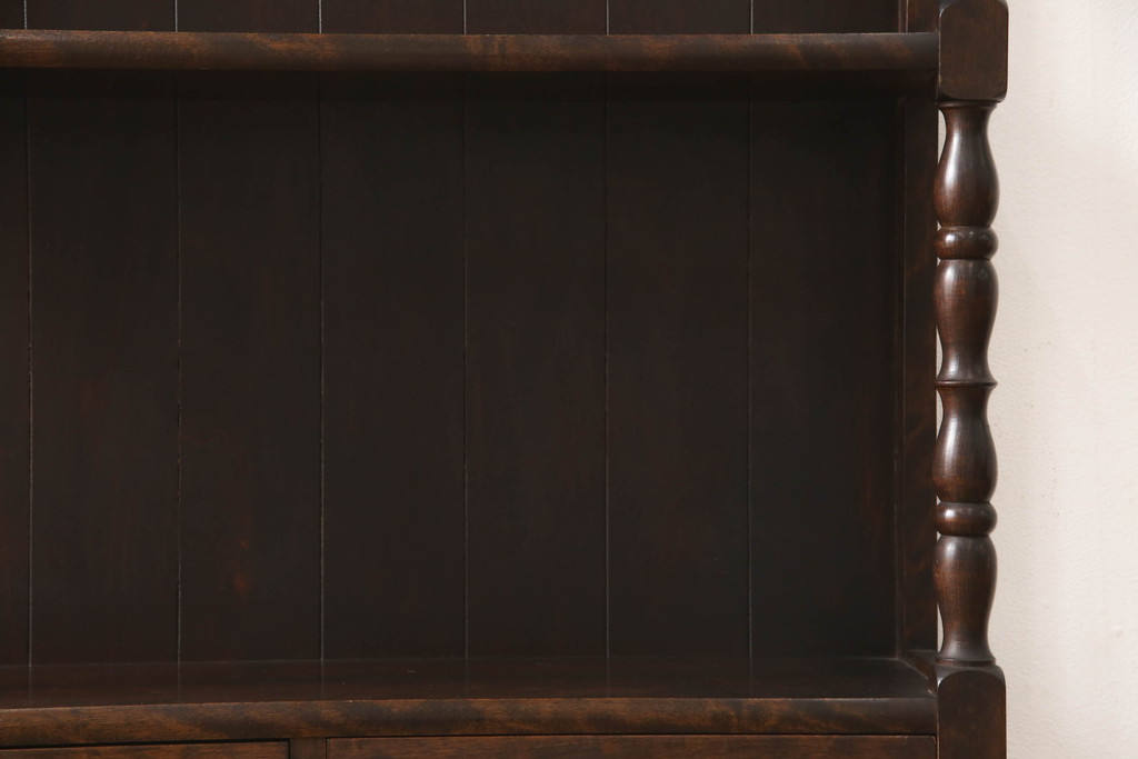 ヴィンテージ家具　松本民芸家具　エレガントな佇まいが目を惹く吊り棚(ウォールラック、壁掛け飾り棚、壁掛け収納、壁掛けラック、ウォールシェルフ、ビンテージ)(R-068681)
