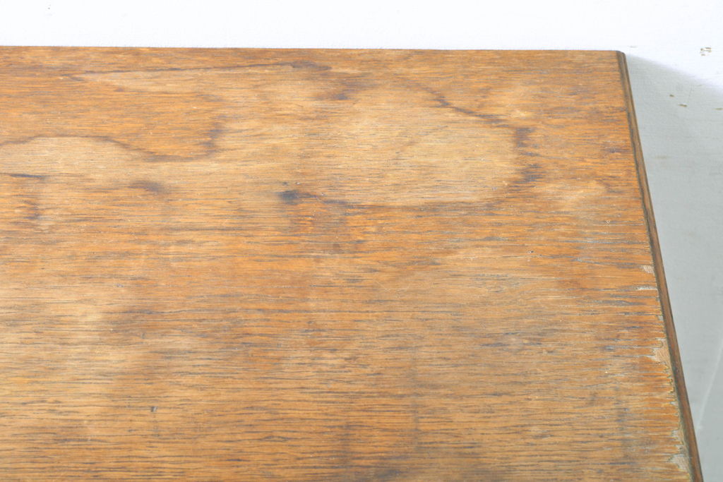 イギリスアンティーク　オーク材　脚のデザインがお洒落!!鍵付き収納を兼ね備えたサイドテーブル(コンソールテーブル、サイドボード、サイドキャビネット、サイドチェスト)(R-061257)