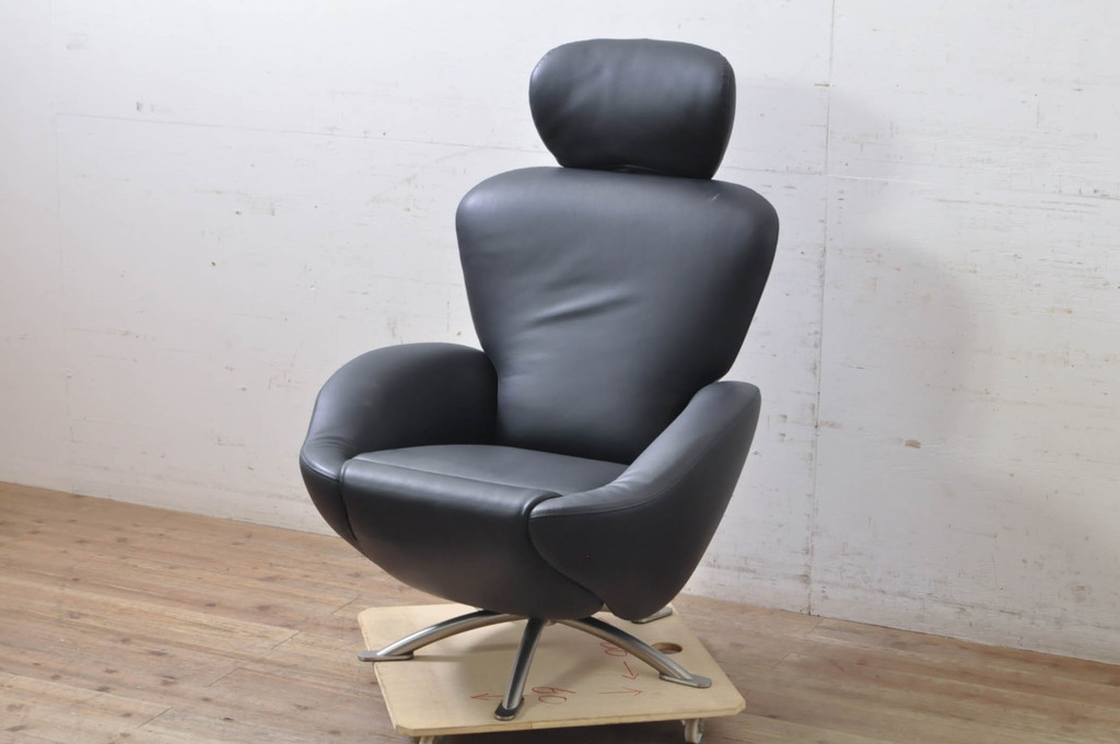 中古　美品　Cassina(カッシーナ)　K10 DODO(ドド)　洗練されたモダンデザインが目を引くシェーズロング(リクライニングチェア、アームチェア、椅子、イス、一人掛けソファ、1人掛けソファ)(定価約104万5千円)(R-069069)