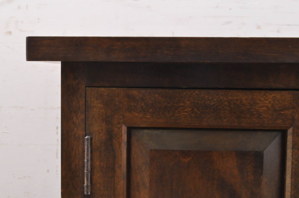 和製ビンテージ　松本民芸家具　クラシカルな雰囲気が魅力のサイドキャビネット(サイドボード、サイドテーブル、収納棚、戸棚、ヴィンテージ)(R-068531)
