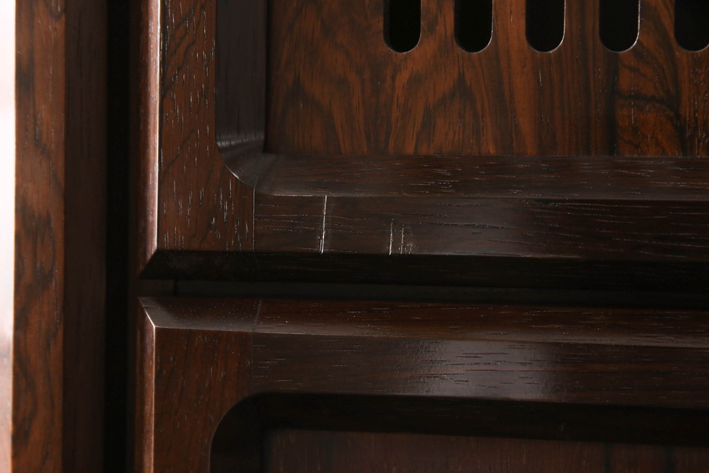 和製ビンテージ　山品木工(YAMASHINA)　ローズウッド　絶版品　高級感漂う上品なキャビネット(収納棚、食器棚、戸棚、飾り棚、本箱、ブックケース、ヴィンテージ)(R-059862)