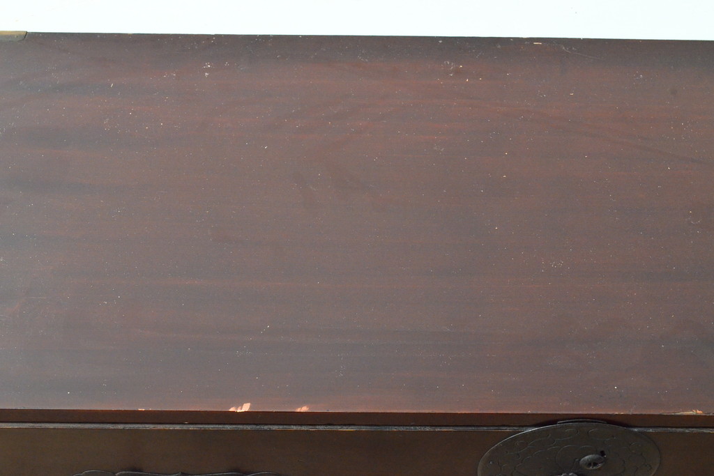 アンティーク家具　美品　明治大正期　前面栗材　大きな桜丸金具が目を惹く漆のきれいな米沢箪笥ローボード(ローチェスト、和たんす、収納箪笥、時代箪笥、整理タンス)(R-058023)