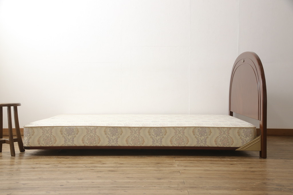 中古　SIMMONS(シモンズ)社　マホガニー材　優雅な寝室作りにぴったりのヘッドボード&ボックススプリングセット(ダブルベッド)(R-050052)