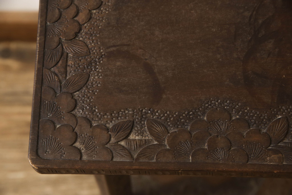 和製ビンテージ　伝統工芸　軽井沢彫り　華やかな桜の彫刻が美しいサイドテーブル(飾り台、花台、エンドテーブル、ナイトテーブル、ヴィンテージ)(R-068686)