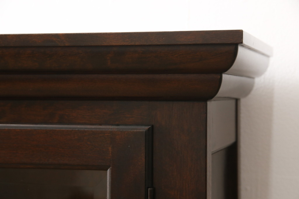 中古　松本民芸家具　脚付きリメイク　クラシカルな佇まいが魅力的なサイドボード(サイドキャビネット、収納棚、飾り棚、陳列棚、本棚)(R-058321)