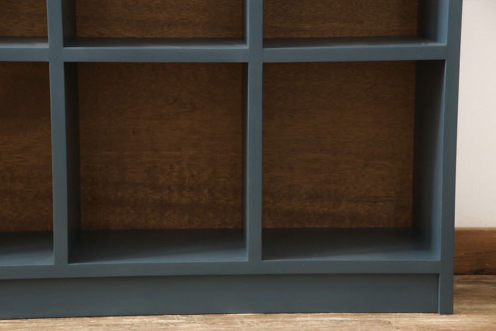 ラフジュ工房オリジナル　ペイント家具　ヒノキ材　レトロな雰囲気を醸し出すマス目棚(飾り棚、収納棚、本棚、オープンラック)(R-058268)