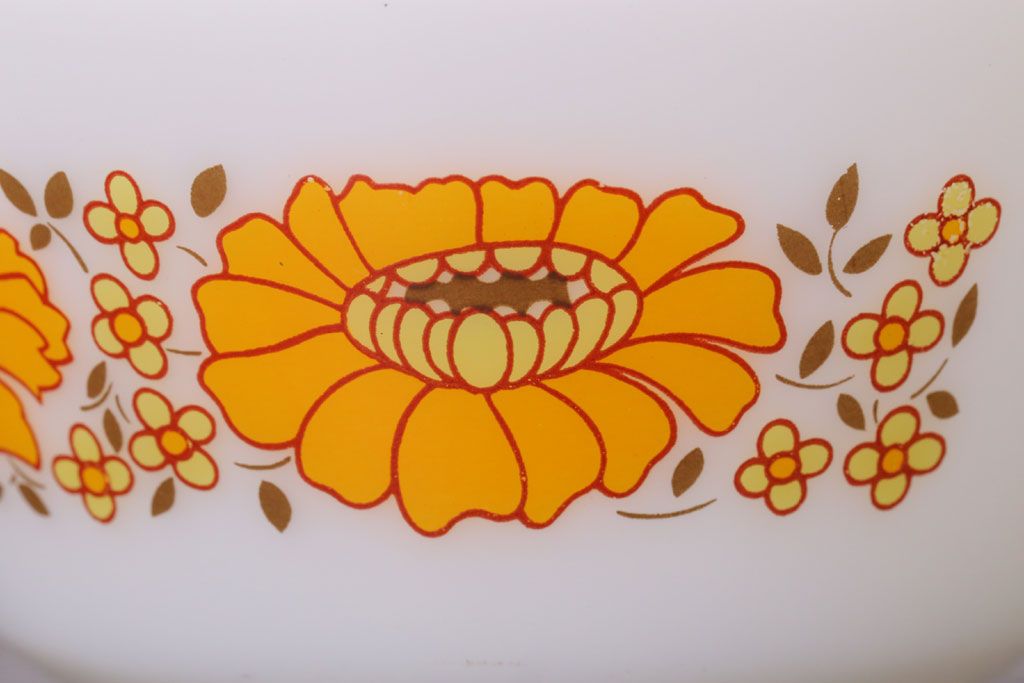 イギリスビンテージ　JAJ　パイレックス　Sunflower(サンフラワー)シリーズ　ミルクガラスのシュガー・ミルク2点セット(洋食器)