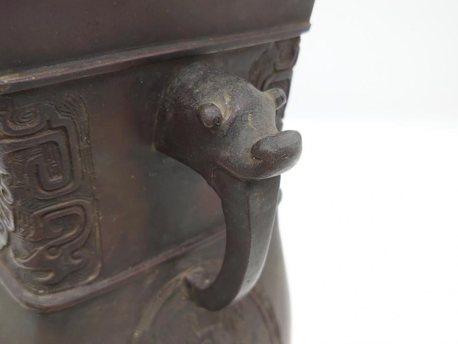 古玩　古銅　龍と梅の図　双耳　経年変化による味わいをお楽しみいただける壺(壷、花器、花瓶、中国?)(R-062100)