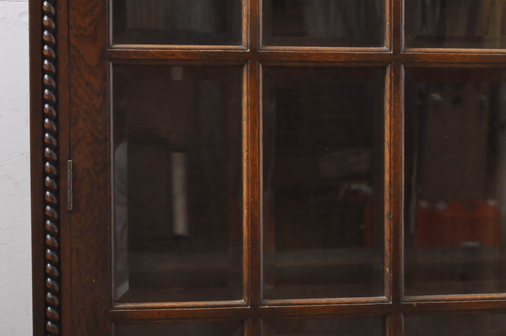 和製アンティーク　神戸洋家具　ボールフット　クラシカルな雰囲気漂うサイドボード(サイドキャビネット、ブックケース、収納棚、戸棚、飾り棚、本箱)(R-068503)