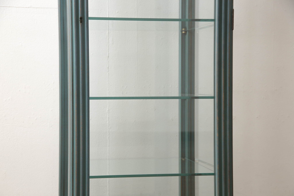 中古　バロッサバレンティ(VARO,S.A. VALENTI)　グリーンカラーが空間のアクセントになる縦型ガラスケース(ショーケース、飾り棚、陳列棚、ガラスキャビネット、店舗什器)(R-068194)