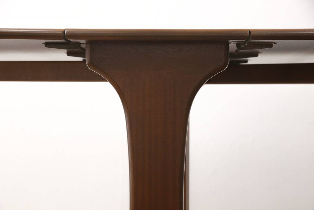 ビンテージ家具　北欧ヴィンテージ　濃い色味が上質な雰囲気を醸し出すチーク材製バタフライテーブル(エクステンションテーブル、ダイニングテーブル)(R-050602)