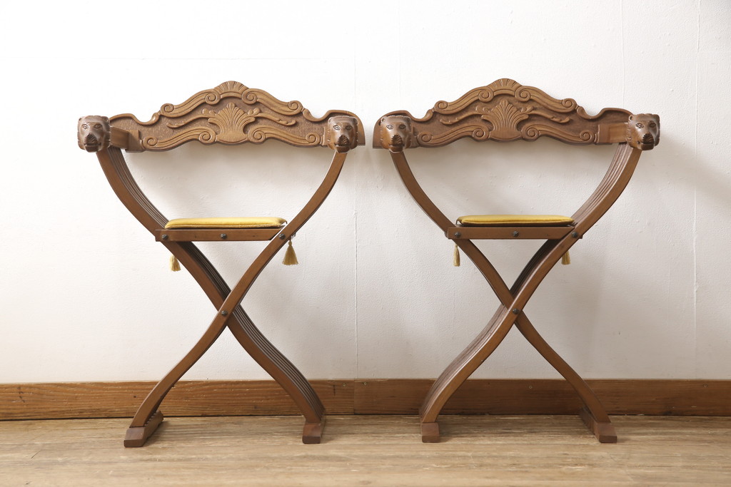 中古　美品　イタリア輸入家具　美しい彫刻が目を引くサヴォナローラチェア2脚セット(椅子、折りたたみチェア、イス)(R-056288)
