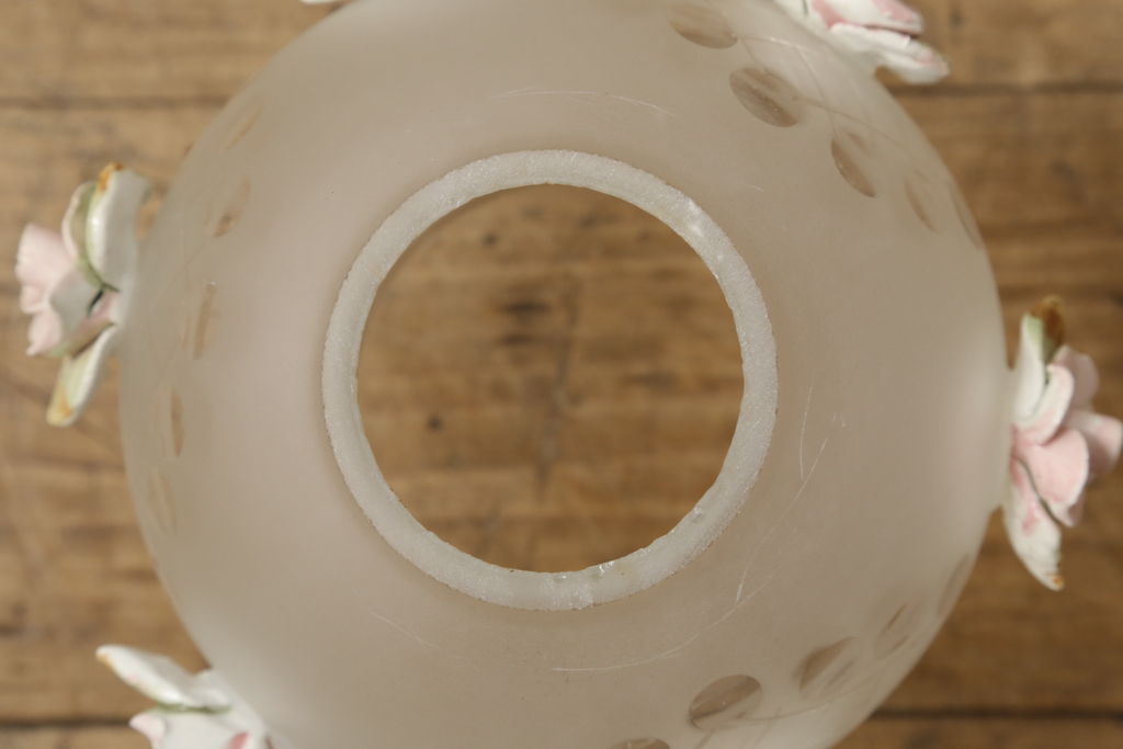 中古　美品　イタリア　カポディモンテ　ロココ　花瓶のようなガラスシェードが可愛らしい磁器製ウォールランプ(ウォールライト、壁掛け照明、壁付け照明)(R-061414)