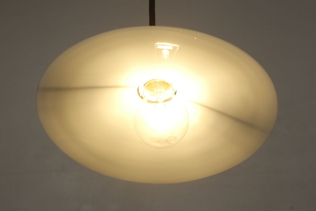 アンティーク照明　和製アンティーク　シンプルでありながらレトロな雰囲気を醸し出す平笠照明(電笠、天井照明、吊り下げ照明、ペンダントライト)(R-061413)