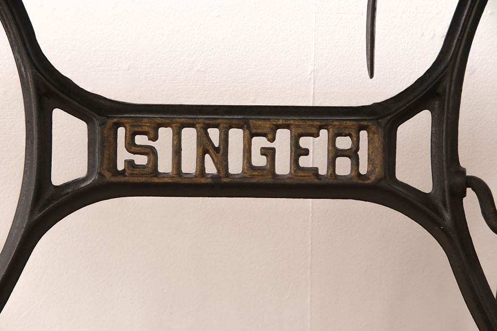 イギリスアンティーク　SINGER(シンガー)社　お洒落な雰囲気をぐっと高める!拡張式天板付きのミシンテーブル(シンガーミシン、ミシン台、ディスプレイ、工業用ミシン)(R-049149)