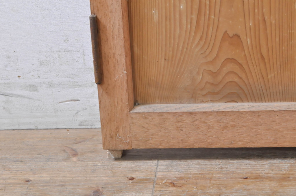 アンティーク建具　栗材枠の木味が魅力的などこか懐かしい雰囲気漂うドア1枚(木製扉)(R-069073)