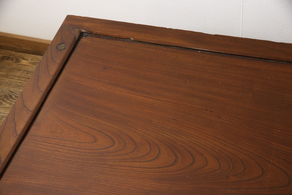 和製アンティーク　蔵戸リメイク　天板総欅(ケヤキ)材　一枚板の蔵戸を大胆に活用した個性的な座卓(ローテーブル、センターテーブル、リビングテーブル)(R-058409)