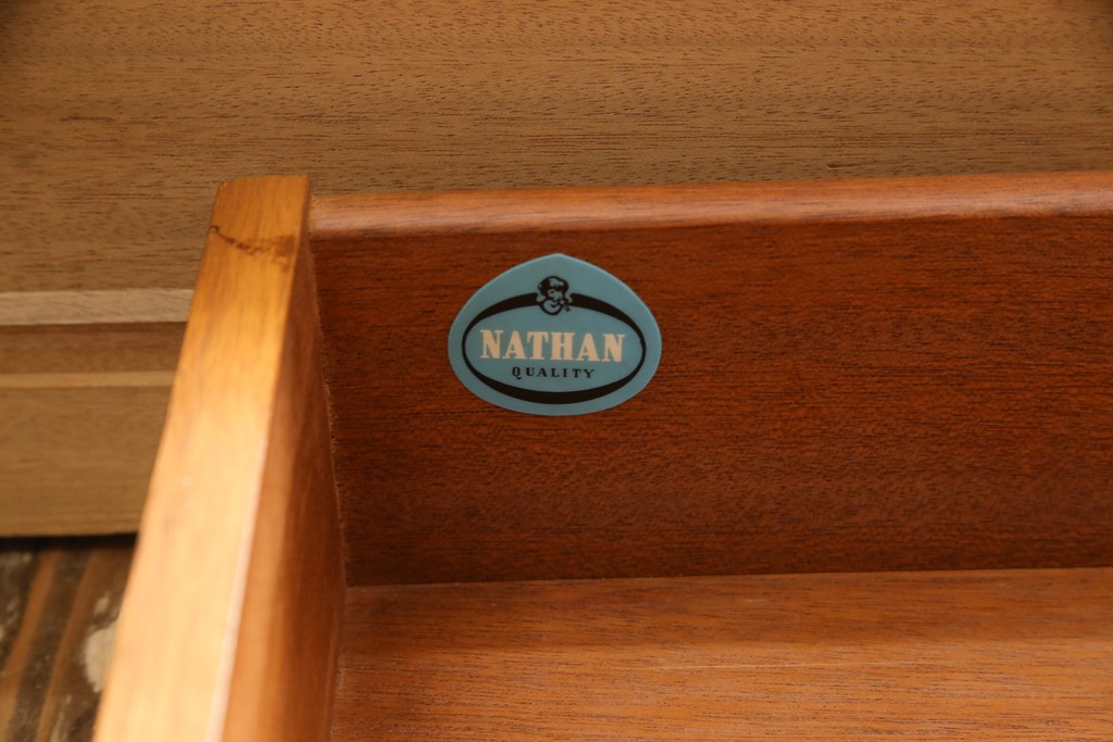 イギリスビンテージ　Nathan(ネイサン)　チーク材製のスタイリッシュなサイドボード(サイドキャビネット、リビングボード、ヴィンテージ)(R-056745)