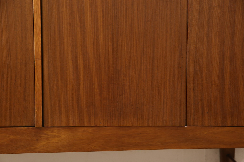 イギリスビンテージ　Nathan(ネイサン)　チーク材製のスタイリッシュなサイドボード(サイドキャビネット、リビングボード、ヴィンテージ)(R-056745)