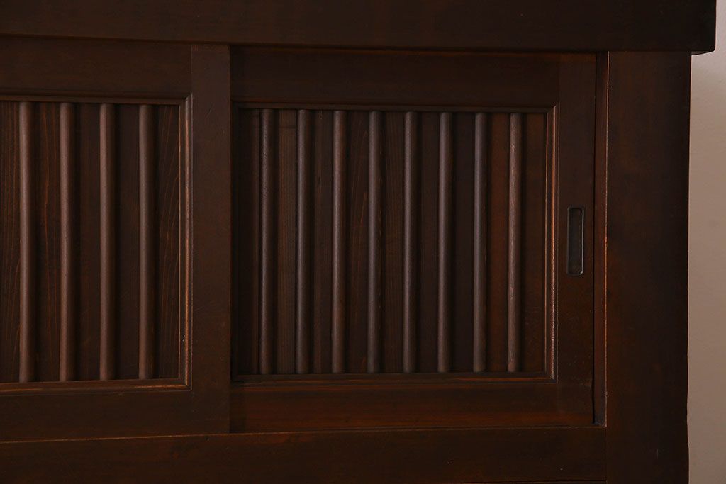 アンティーク家具　明治大正期　六尺　前面檜材　重厚なデザインの水屋箪笥ローボード