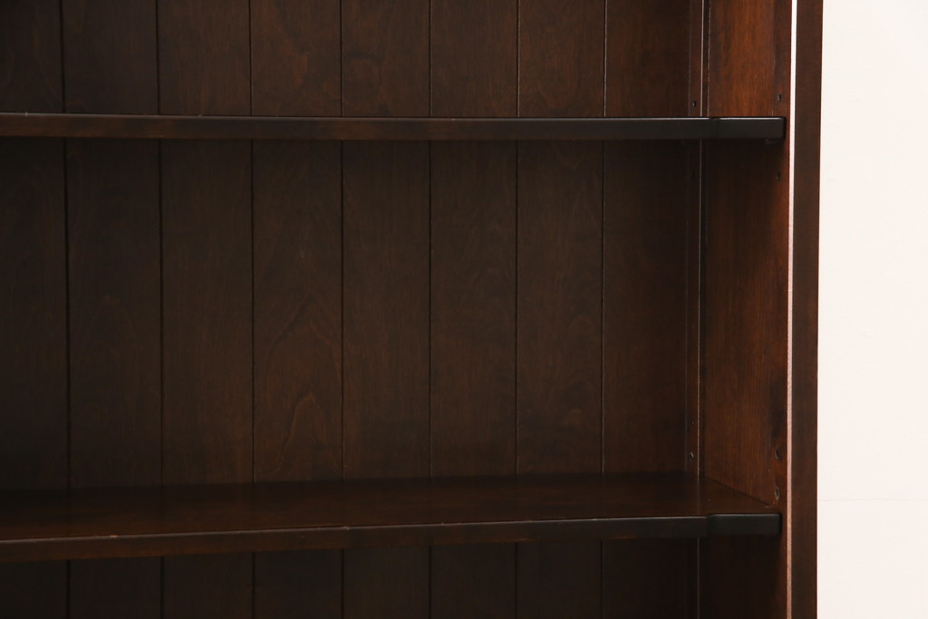 中古　美品　北海道民芸家具　シンプルながらもクラシカルな雰囲気漂う本棚(定価約22万円)(ブックシェルフ、飾り棚、収納棚)(R-057930)