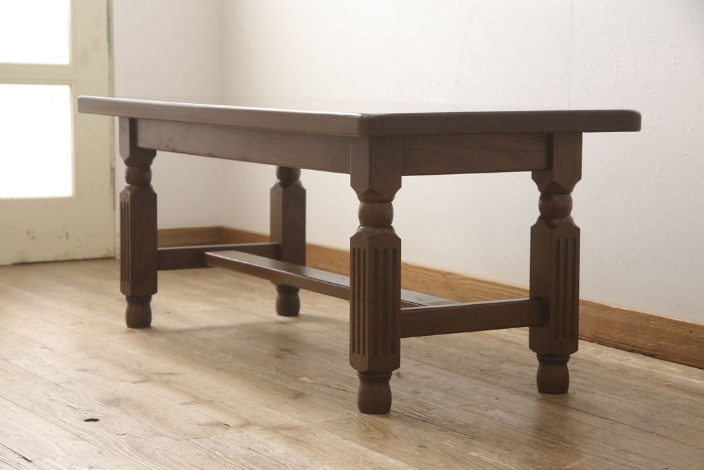 オランダビンテージ　オーク材　凝った造りの脚のデザインが重厚な雰囲気を醸し出すセンターテーブル(ローテーブル、ヴィンテージ)(R-059479)