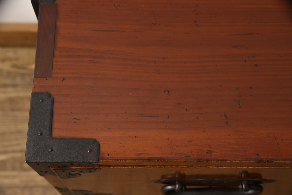 和製アンティーク　高級品　上手物!　前面欅(ケヤキ)玉杢・中桐　漆のきれいな庄内箪笥ローチェスト(時代箪笥、チェスト、引き出し、和タンス、衣装箪笥)(R-057754)