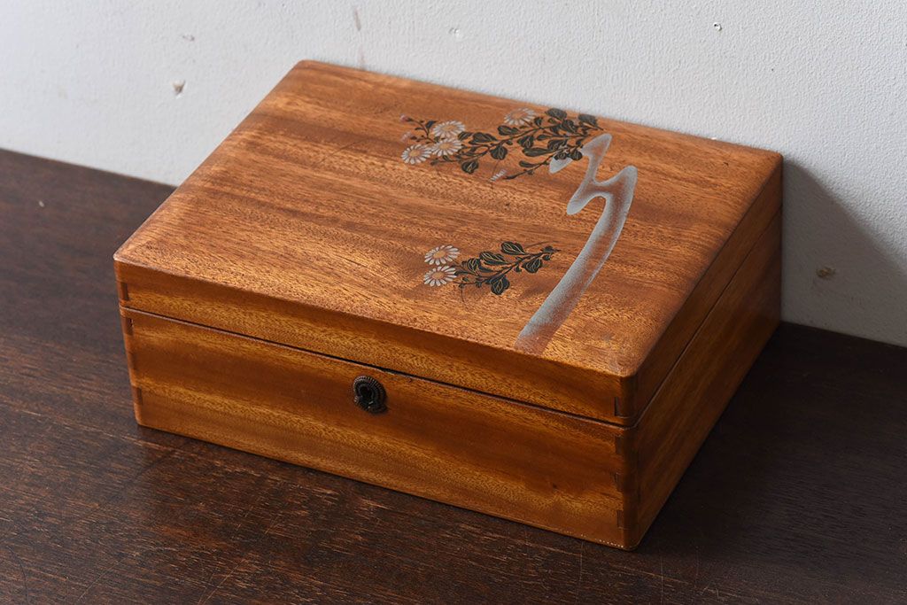 アンティーク雑貨　古い木製のレトロな小物収納箱