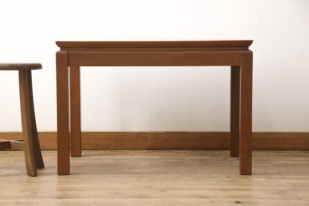 デンマークビンテージ　北欧家具　チーク材製の小ぶりなセンターテーブル(ローテーブル、コーヒーテーブル、サイドテーブル、ヴィンテージ)(R-056569)