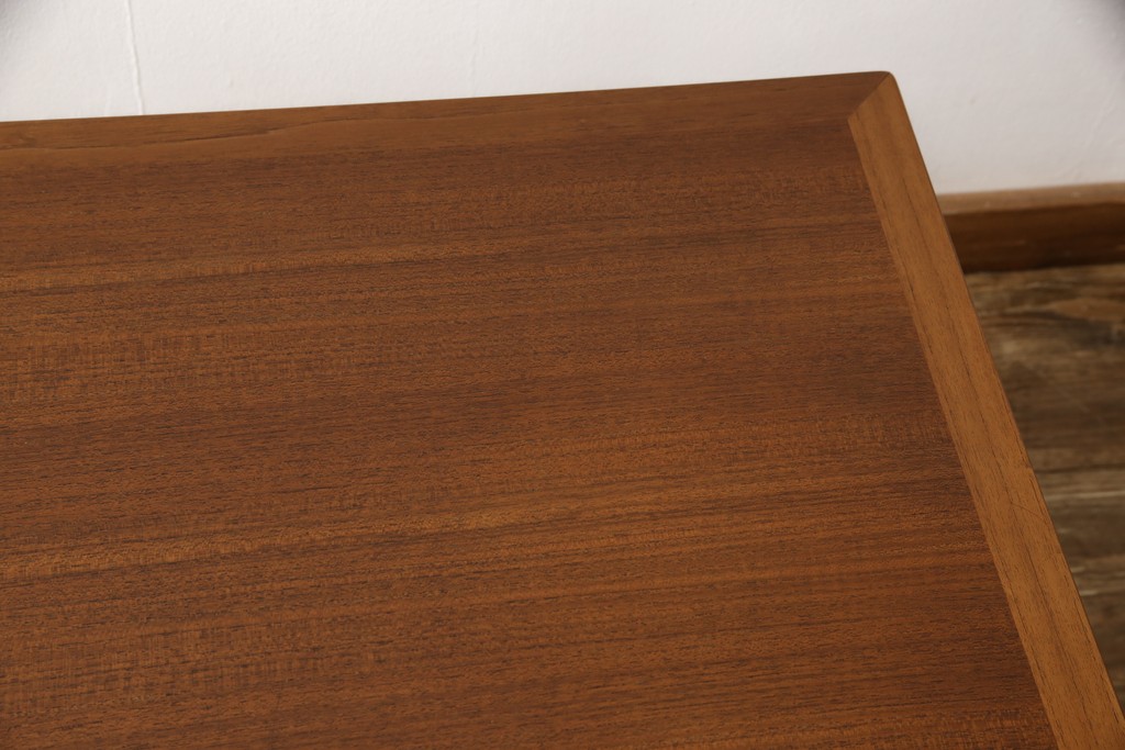 デンマークビンテージ　北欧家具　チーク材製の小ぶりなセンターテーブル(ローテーブル、コーヒーテーブル、サイドテーブル、ヴィンテージ)(R-056569)