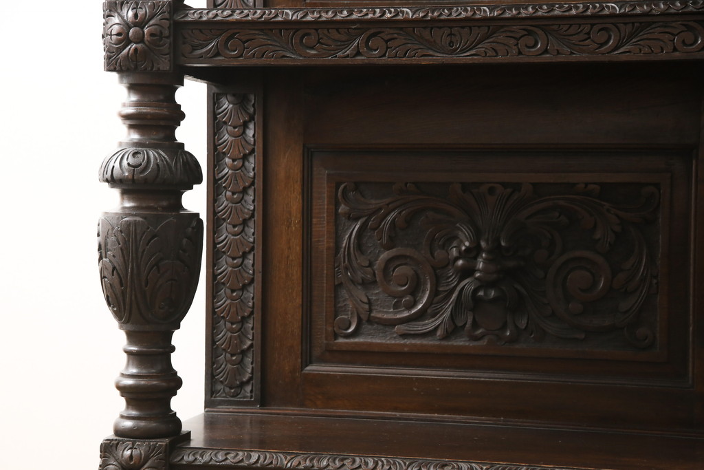イギリスアンティーク　珍しいデザイン!　オーク材　凝った彫刻が目を引く縦型オープンシェルフ(飾り棚、陳列棚、キャビネット、オープンラック)(R-058367)
