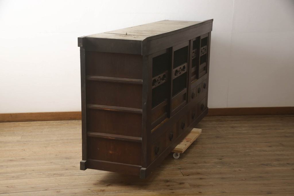 和製アンティーク　上質な空間を演出する水屋箪笥サイドボード(食器棚、戸棚、収納棚)(R-068820)