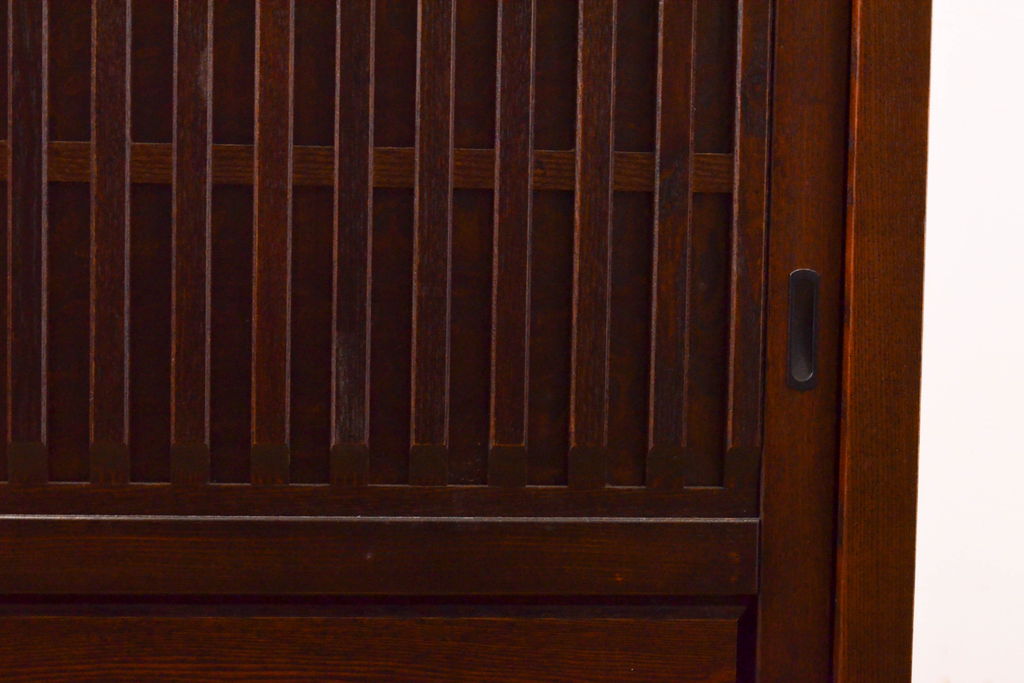 中古　民芸家具　展示未使用品　タモ材　上質な和の空間づくりに取り入れたいシックな水屋箪笥(収納棚、戸棚、食器棚、重ね戸棚、キャビネット)(R-061454)