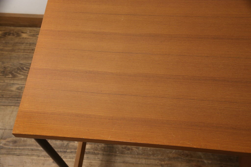 ビンテージ　天童木工　ミッドセンチュリー調のデザインがおしゃれなチーク材製デスク(机、片袖机、ワークデスク、ヴィンテージ)(R-057051)