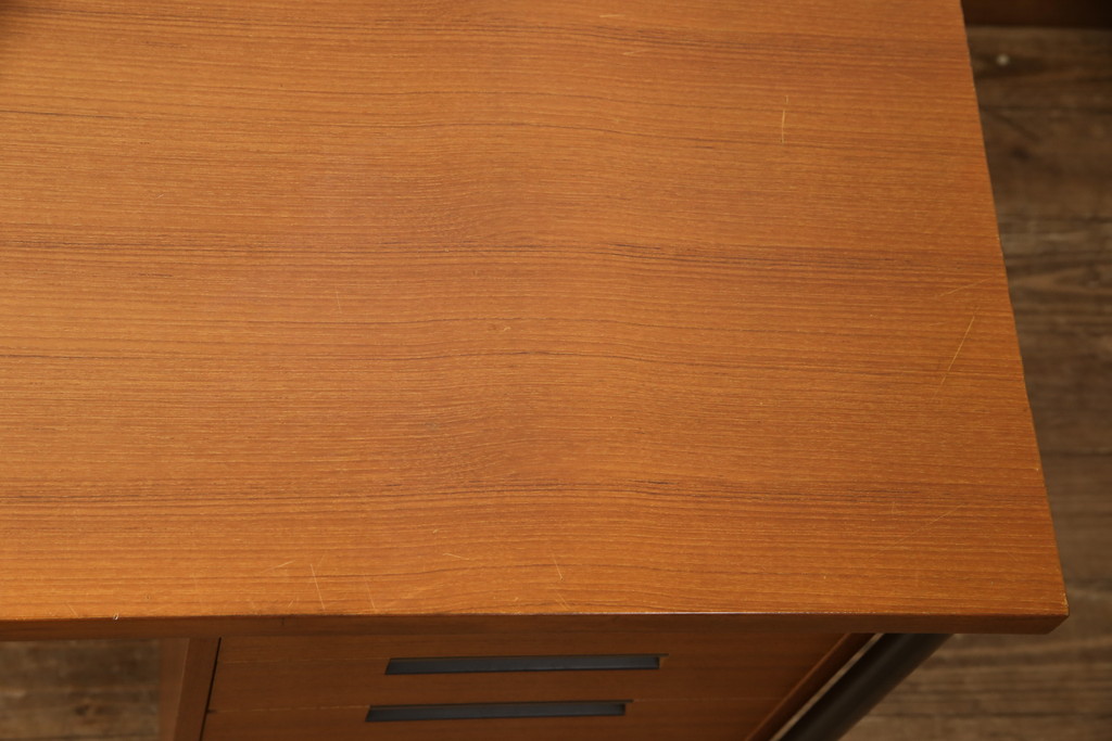 ビンテージ　天童木工　ミッドセンチュリー調のデザインがおしゃれなチーク材製デスク(机、片袖机、ワークデスク、ヴィンテージ)(R-057051)