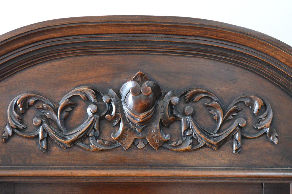 特大最高級!　イギリスアンティーク　マホガニー材　彫刻の素晴らしい二段重ねパーラーキャビネット(食器棚、戸棚、収納棚、カップボード)(R-058375)