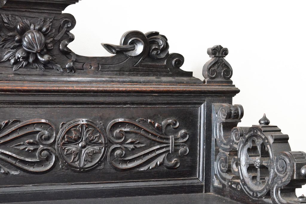 特大最高級!　イギリスアンティーク　オーク材　彫刻の素晴らしいパーラーキャビネット(食器棚、戸棚、収納棚、カップボード)(R-058376)