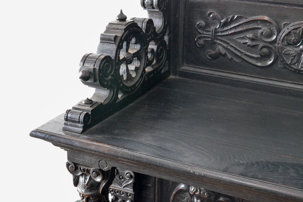 特大最高級!　イギリスアンティーク　オーク材　彫刻の素晴らしいパーラーキャビネット(食器棚、戸棚、収納棚、カップボード)(R-058376)