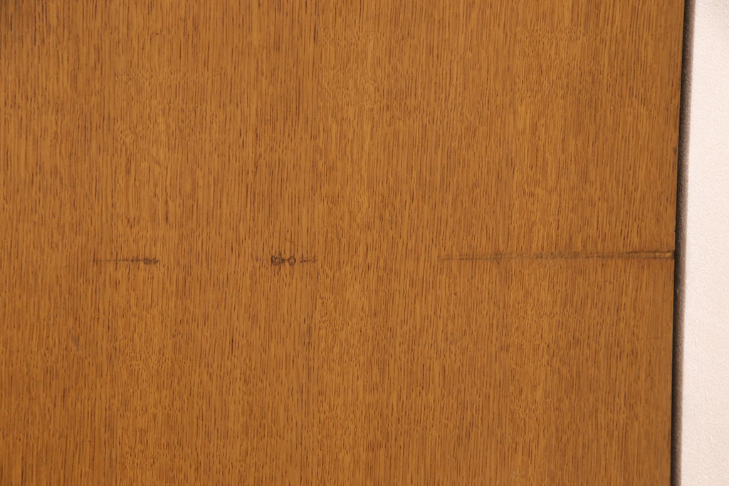 北欧ヴィンテージ　G-PLAN(ジープラン)　サニーオーク&チャイニーズホワイト　個性的でおしゃれなワードローブ(洋服タンス、ビンテージ)(R-050185)