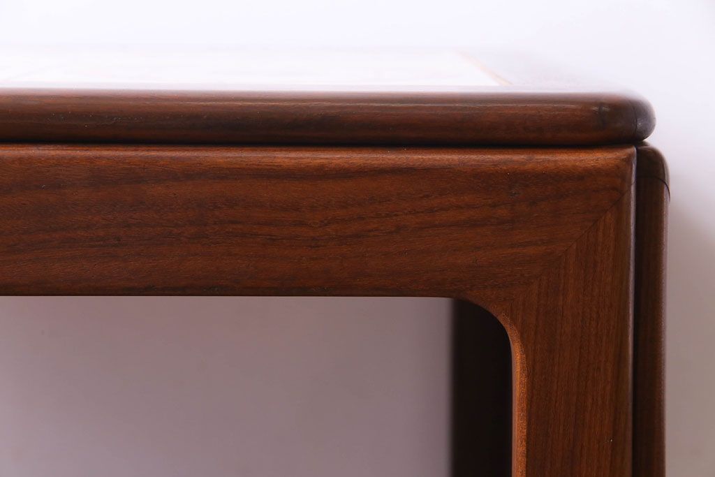 ヴィンテージ家具　北欧ビンテージ　G-PLAN(ジープラン)　チーク材　タイル天板がおしゃれなサイドテーブル(センターテーブル、コーヒーテーブル)(1)