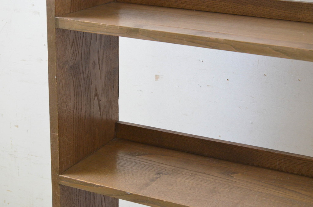 和製アンティーク　栗材　昭和レトロ　シンプルなデザインが取り入れやすい本棚(オープンラック、ブックシェルフ、飾り棚、ディスプレイラック)(R-069442)