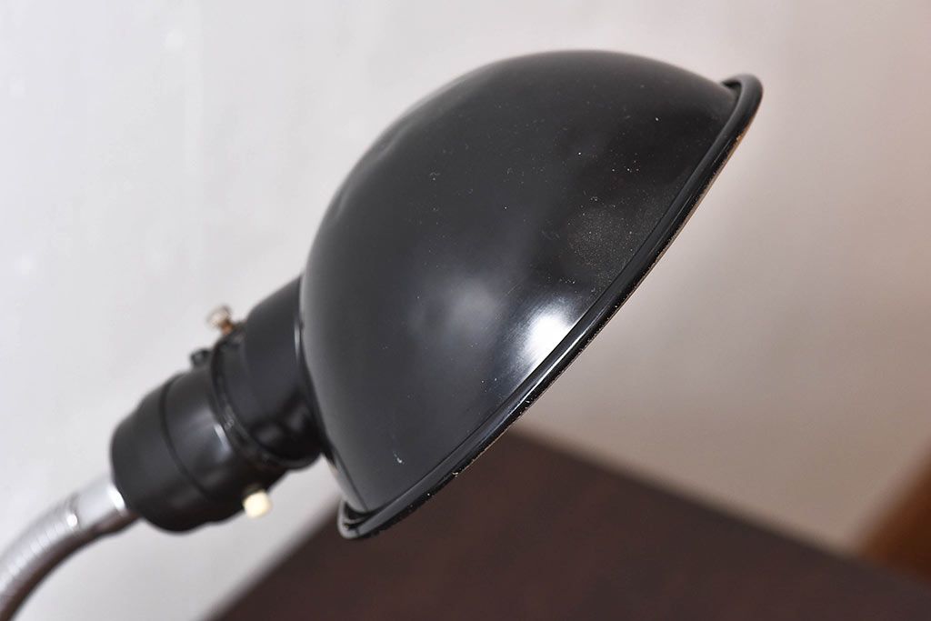 昭和レトロ　メンズライクなインテリアにおすすめの黒いスタンドライト(卓上照明、デスクスタンド)(2)
