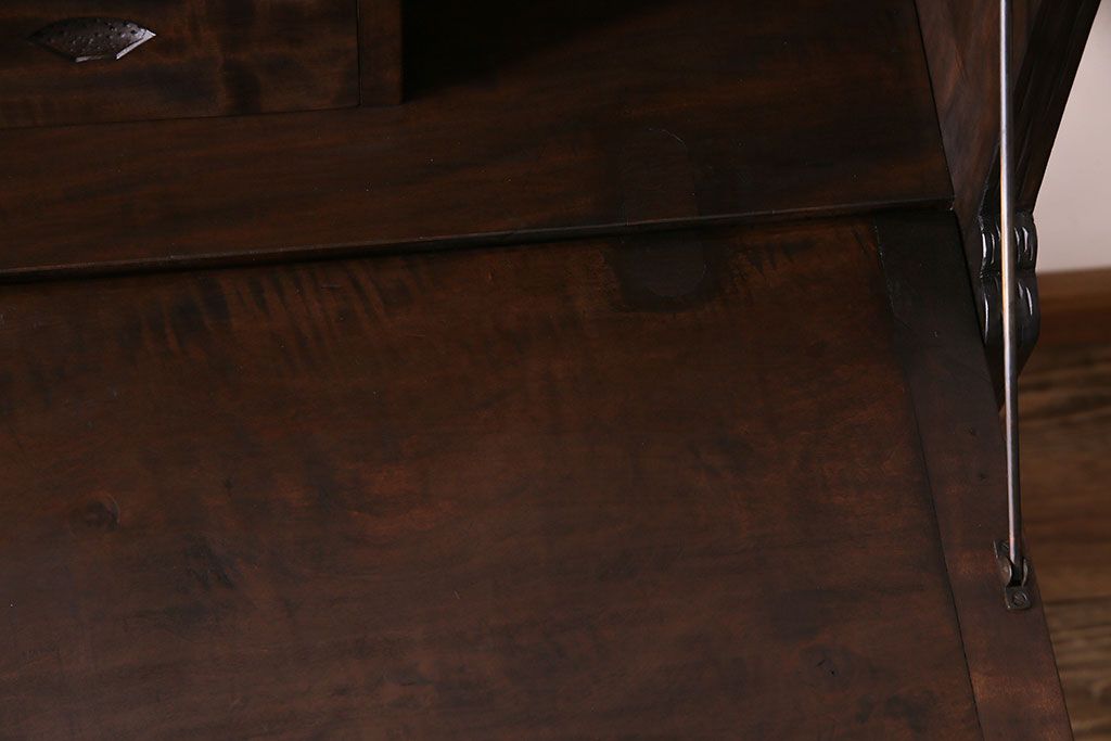 ヴィンテージ家具　ビンテージ　伝統工芸軽井沢彫り　精巧な彫りが見事なライティングビューロー(簿記机、在宅ワーク、在宅用デスク)