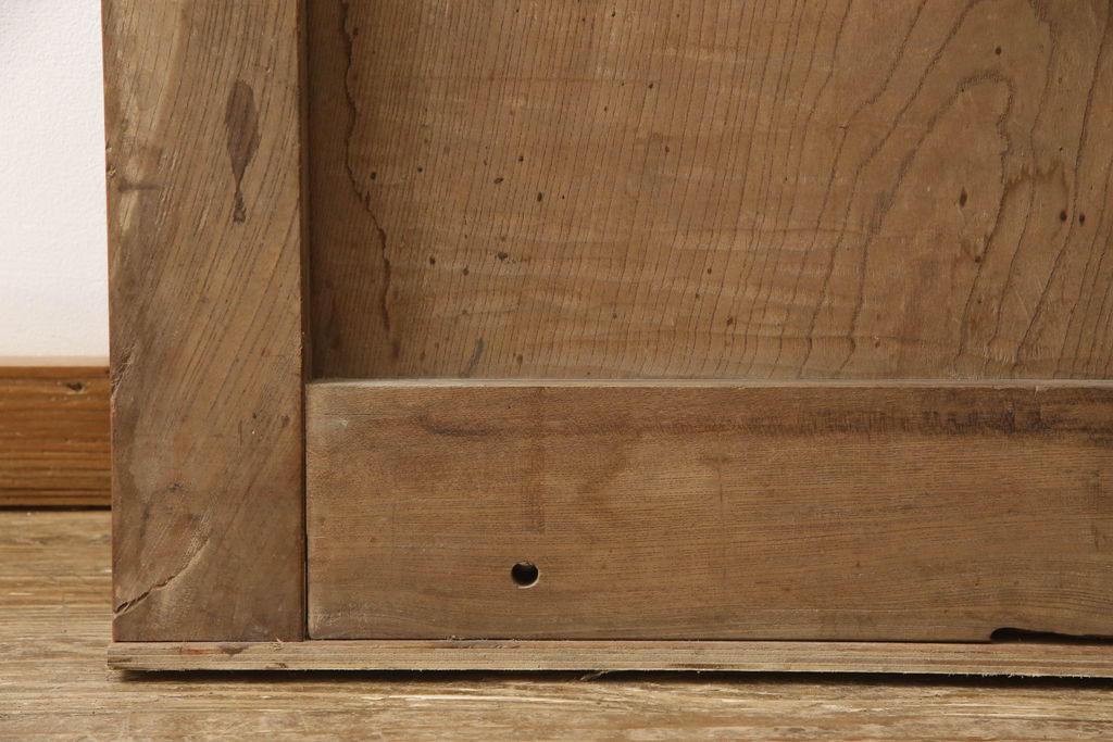 和製アンティーク　新潟県産　総ケヤキ材(欅)　一枚板　厚手　立派な佇まいが存在感抜群の蔵戸1枚(玄関戸、引き戸、建具)(R-062075)
