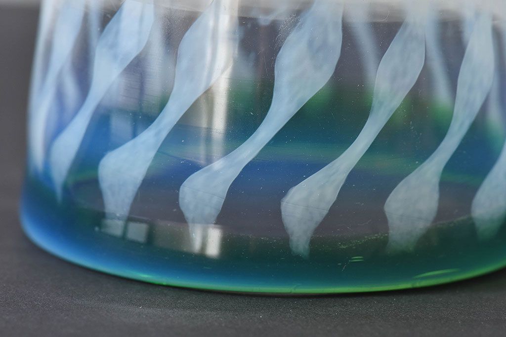 アンティーク雑貨　古民具・骨董　和ガラス　緑暈し玉垂れ文　なつめ形の氷コップ