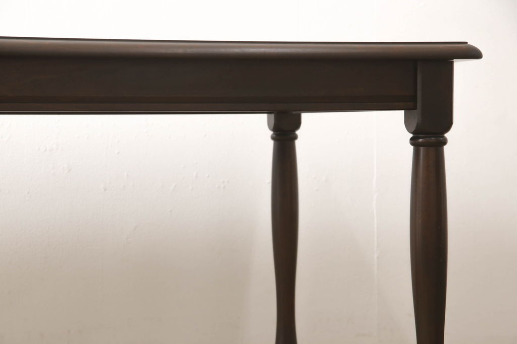中古　北海道民芸家具　細身の脚が上品な印象を高めるダイニングテーブル(4人掛け、食卓)(R-059689)