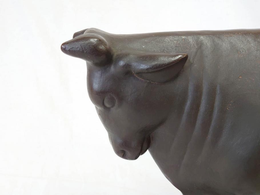 佐藤玄々(朝山)　哺牛　重厚感のある佇まいが魅力的なブロンズ像(オブジェ、置物、ウシ)(R-070343)